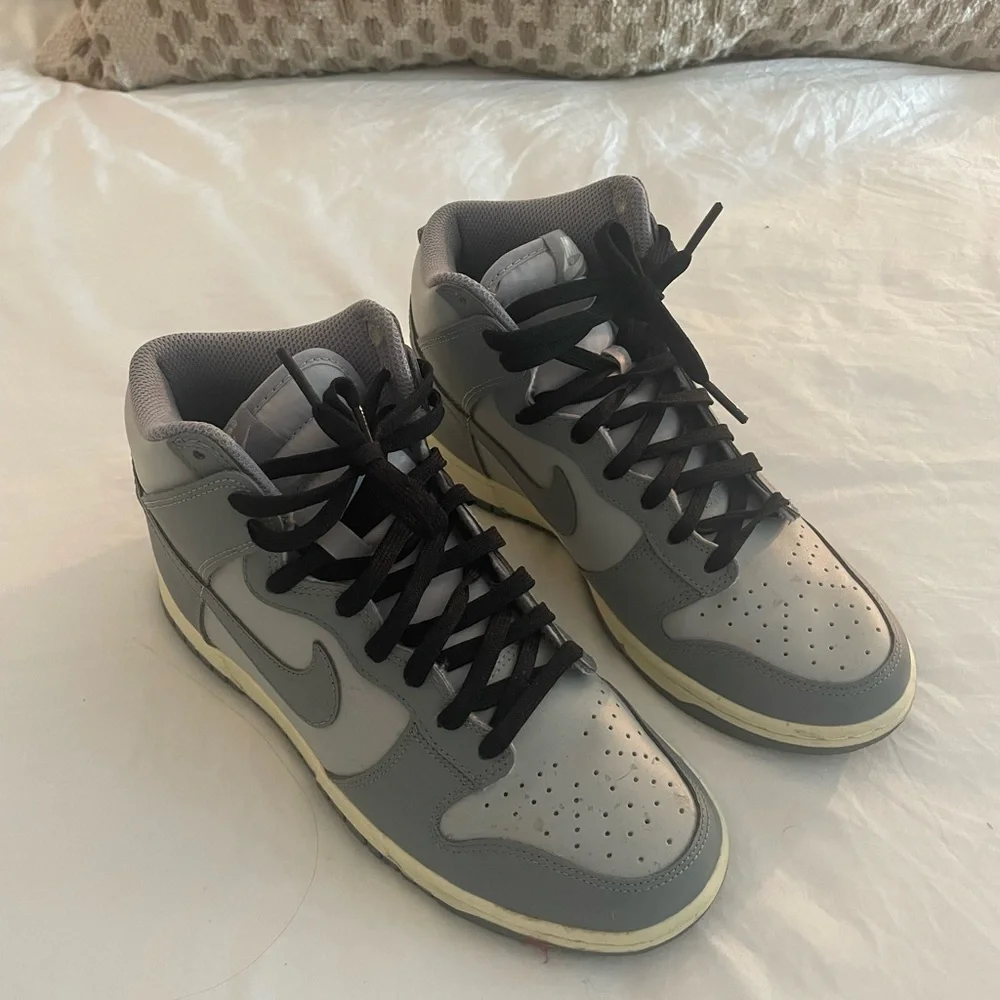 Nike Women’s Dunk High Grey Snail
